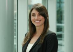 Elizabeth Farrell litigation associate